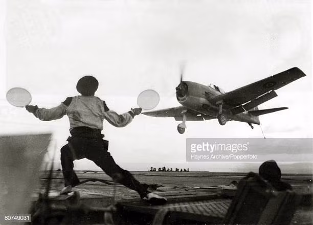 Tốc độ tối đa của F6F Hellcat là 629 km/h, nhanh hơn nhiều so với tốc độ 539 km/h mà chiến đấu cơ của Nhật có thể đạt được. Thực tế dù Zero có thể vượt tốc độ trên 600 km/h nhưng ở tốc độ này, chiến đấu cơ của Nhật sẽ rất khó điều khiển và rung lắc rất mạnh. Nguồn ảnh: Gettyimg.