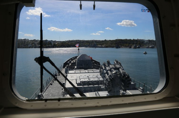 Kinh ngạc là bởi vì chưa có chiến hạm dưới 5.000 tấn trên thế giới mà có thể thực hiện đòn đánh bằng tên lửa hành trình ở cự ly lên tới vài trăm km. Theo thiết kế, đạn 3M-14 Kalibr-NK có tầm phóng lên đến 1.500km với mục tiêu trên bộ. Nguồn ảnh: Defence.