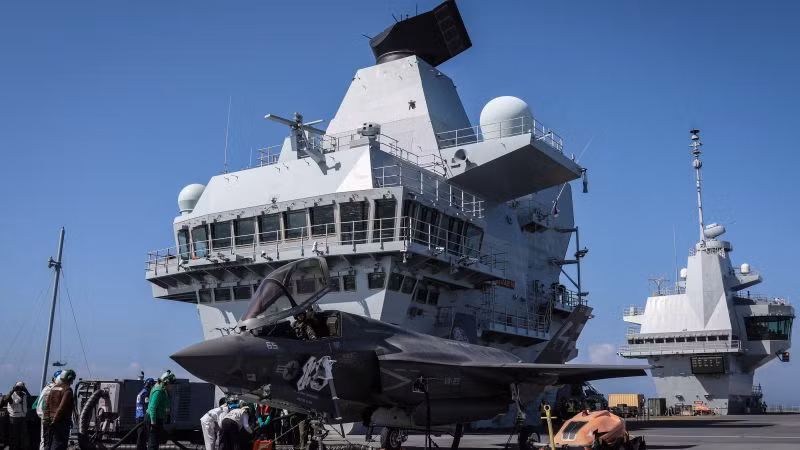 Rất có thể sau khi kết thúc khoá huấn luyện này, tàu sân bay HMS Queen Elizabeth sẽ lên đường quay về Anh. Nguồn ảnh: UKI.