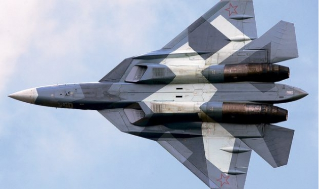 Điểm đặc biệt của Su-57 đó là khoang bụng chứa vũ khí của nó sẽ được đặt dọc theo bụng máy bay. Đây là một điểm khá đặc biệt ít thấy trong thiết kế của các chiến đấu cơ thế hệ năm khác. Nguồn ảnh: Longcompre.