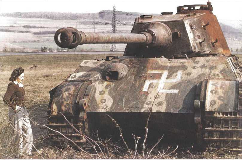 Chỉ cần tính sơ qua số lượng vũ khí cực lớn được các nước tham gia Chiến tranh Thế giới thứ 2 sản xuất trước và trong cuộc chiến, thì chiến tranh phải kéo dài thêm ít nhất thêm 5 năm nữa thì nhân loại mới có thể dùng hết số vũ khí này. Nguồn ảnh: Warhistory.