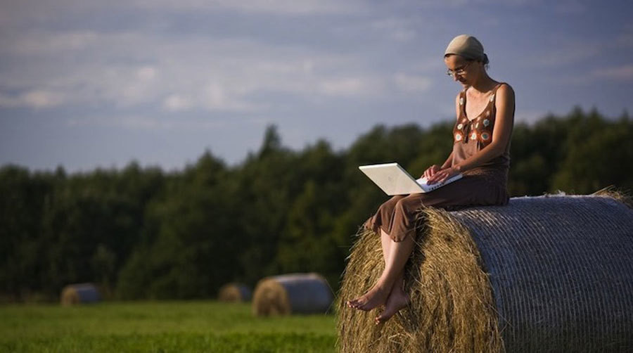 Chính phủ Estonia thông báo cho mỗi người dân một mã pin riêng và duy nhất để đăng nhập vào những dịch vụ online của chính phủ, do đó người dân sẽ có cơ sở hạ tầng an toàn ngay tại chỗ.