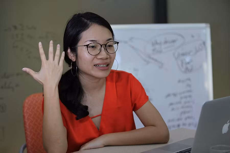 Rút kinh nghiệm từ những lần thất bại xương máu, Linh đi khảo sát các công ty vận tải, trò chuyện với từng tài xế xe tải.