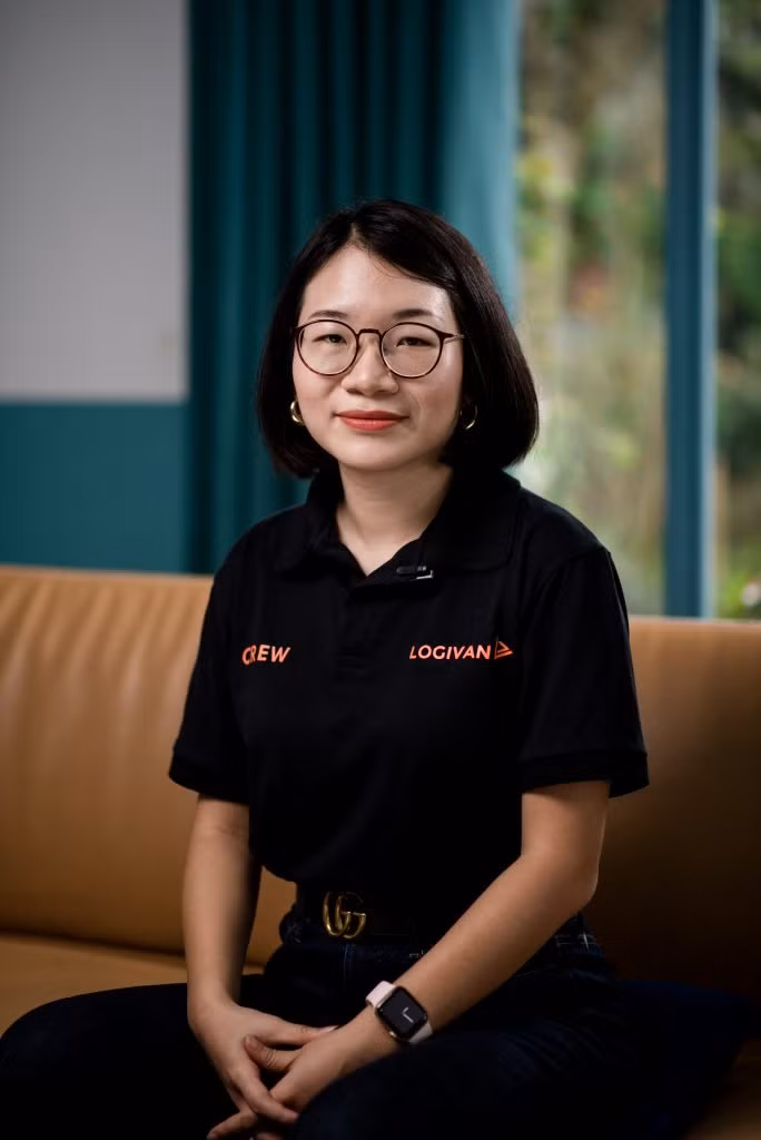 Khi du học, Linh cùng bạn thực hiện ứng dụng nhận phiếu giảm giá dạng Snapchat kết hợp Groupon. Ứng dụng khi ra mắt tại Cambridge rất thành công nhưng tại London lại không được ưa dùng. Vì thế, Linh và bạn quyết định ngừng kinh doanh.