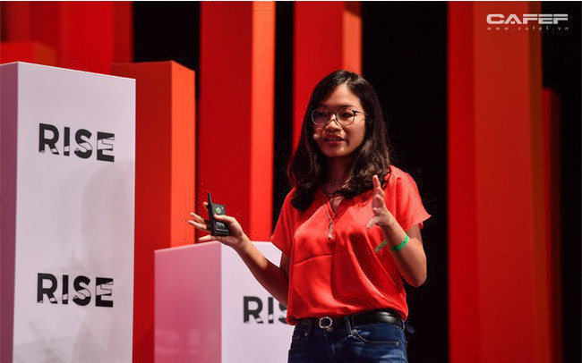 Tháng 11/2017, Phạm Khánh Linh thành lập Logivan. Cô gái trẻ kể khi có ý tưởng đã mua liền hàng chục tên miền “.com” với giá 30 USD. Hai tuần sau, Linh đã quyết định lấy tên là Logivan bởi đó là cái tên gợi lên cho mọi người nghĩ về hậu cần.