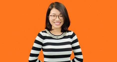 “Bằng cách đi đến biên giới Việt Nam - Trung Quốc trong dịp Tết Nguyên Đán, tôi đã bắt gặp cảnh hàng trăm xe tải bị kẹt kéo dài 10 km. Khi đó, tôi có cơ hội trò chuyện với tài xế. Thông qua câu chuyện thực tế, tôi hiểu mình phải làm gì”, Linh kể.