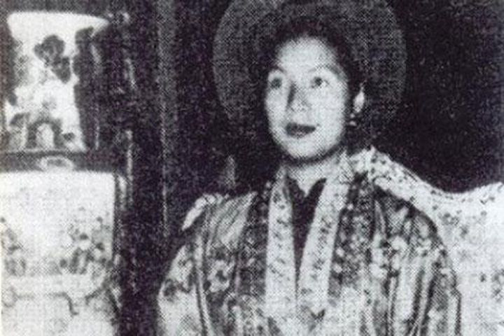 Sau này, khi ở Pháp, nghe tin Đức Từ Cung qua đời ở Huế, đích thân bà Mộng Điệp đến Toà đại sứ Việt Nam tại Pháp xin chuyển tiền về lo tổ chức tang lễ cho “mẹ chồng”. Chỉ riêng điều này đã phần nào chứng tỏ mối quan hệ khăng khít giữa hai người. 