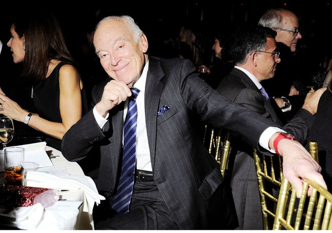 Nhờ tư duy vượt trội và đầu óc sáng tạo, ông trùm Leonard Lauder đã đưa công ty từ doanh thu là 50.000 USD trong những năm đầu tiên đạt đến sự thịnh vượng với doanh thu hàng năm là khoảng 14,3 tỷ USD.