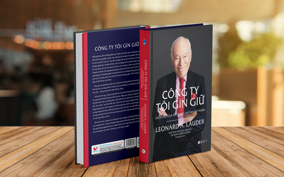 Đặc biệt, làm việc trong ngành mỹ phẩm, làm đẹp cho nửa kia của thế giới, Lauder khuyên “đừng bao giờ đưa ra quyết định quan trọng mà không tham khảo ý kiến của phụ nữ”.