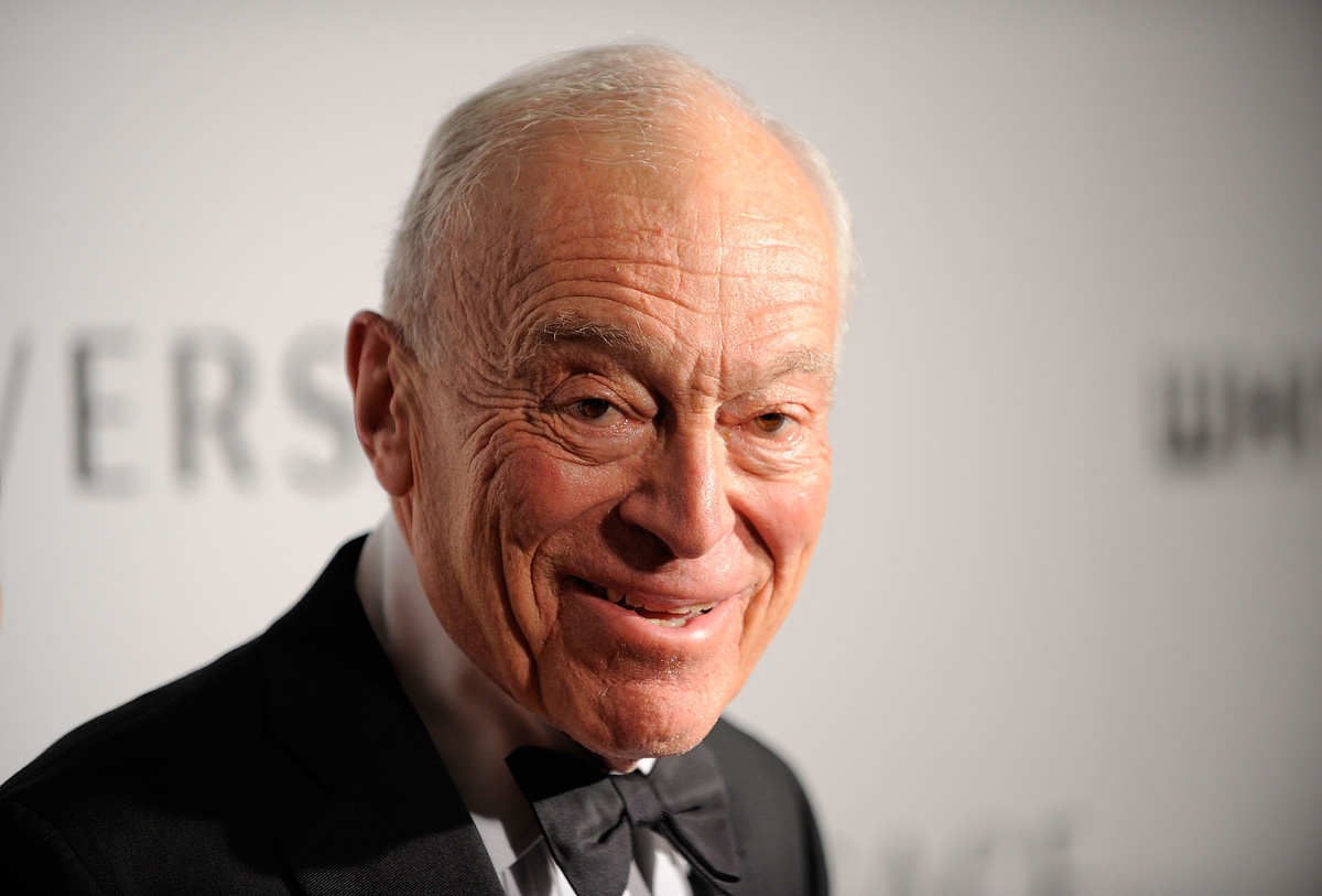 Leonard Lauder chính thức gia nhập công ty vào năm 1958 sau khi theo học kinh doanh tại Trường Wharton, sau đó gia nhập Hải quân, nơi ông tích lũy được rất nhiều vốn sống và kinh nghiệm.