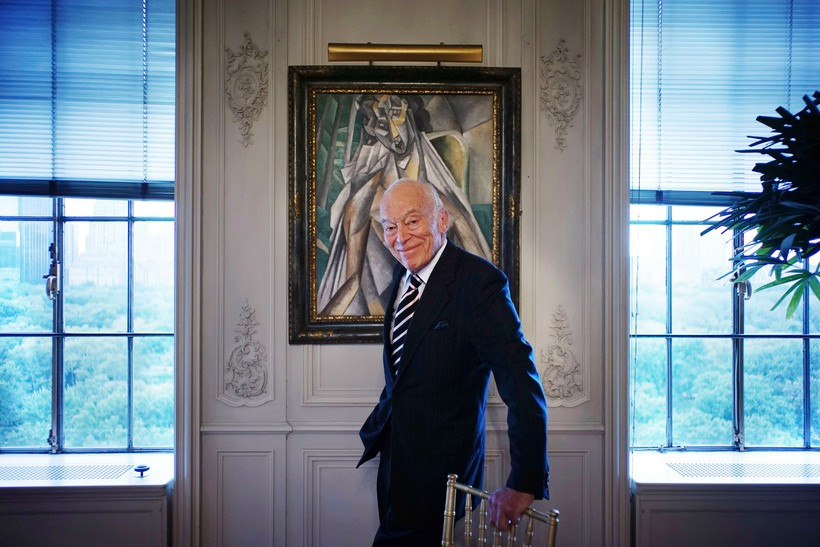 Leonard Lauder cho biết, chìa khóa để tạo ra thành công vượt bậc đó là: tự tạo ra đối thủ cạnh tranh, luôn tiên phong, đón đầu ngọn sóng…