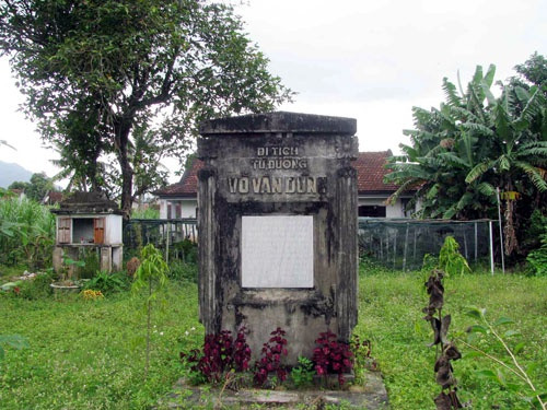 Một số tài liệu cho rằng, sau này, Võ Văn Dũng và Trần Quang Diệu đều bị quân nhà Nguyễn bắt sống và bị vua Gia Long hành hình. Tuy nhiên, một số tài liệu khác cho rằng, ông trốn thoát về quê lẩn tránh ở vùng núi cao với người dân tộc.