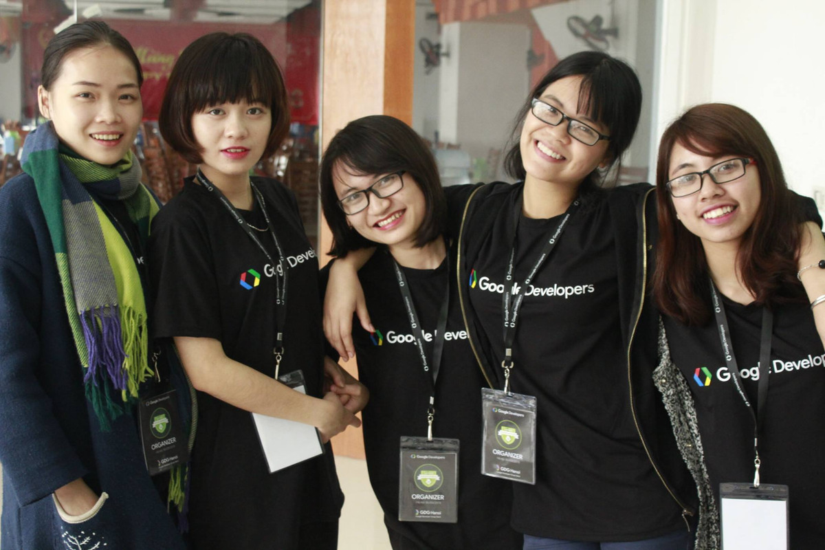 Điều khiến Hà tự hào nhất chính là đã từng bước thực hiện được ước mơ thủa bé. Hơn thế, MindX không chỉ cung cấp các lớp học công nghệ dành cho sinh viên và người đi làm mà mở rộng ra cho các em học sinh.