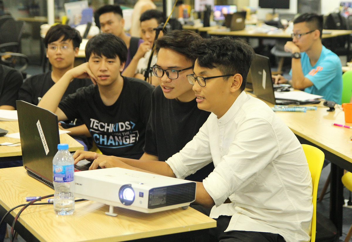 Lớp học đầu tiên của Techkids chỉ có 10 học viên được tổ chức trong căn phòng nhỏ gần Đại học Bách Khoa Hà Nội. Chỉ sau một năm, Techkids đã có 4 cơ sở khang trang với hàng trăm học viên.