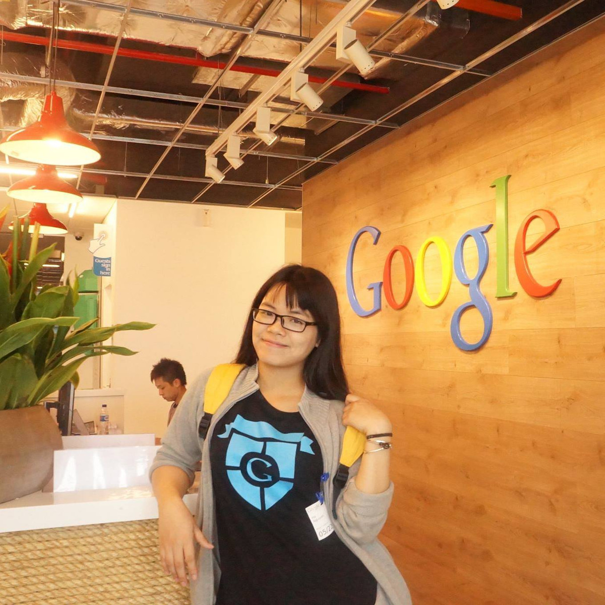 Đều lần đầu khởi nghiệp, Hà cùng các đồng sáng lập đã phải ăn ngủ ngay lớp học, làm việc đến tận đêm khuya và không có ngày nào "được yên" bởi vấn đề phát sinh liên tục như thiếu vốn, nhân viên nghỉ, thuê mặt bằng.