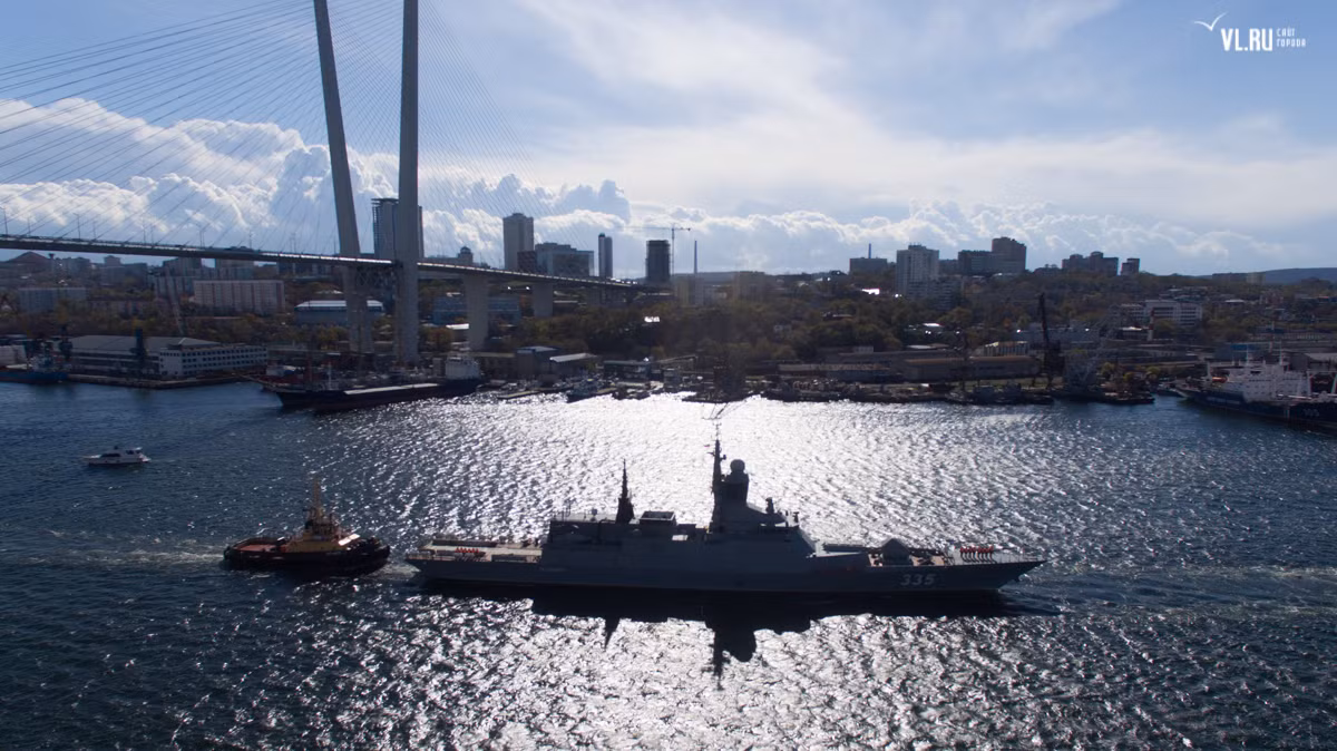 Dự kiến, trong tương lai 3-5 năm tới, Hạm đội Thái Bình Dương sẽ được trang bị thêm ít nhất 4 chiếc 20380 nữa nâng tổng lực lượng lên 12 chiếc. Tuy vẫn còn hơi ít nhưng các tàu đều sở hữu khả năng tuần tra xa bờ, dài ngày, hỏa lực rất mạnh có khả năng khống chế cả trên không, trên biển và thậm chí là tiến vào sâu trong đất liền. Nguồn ảnh: BMPD