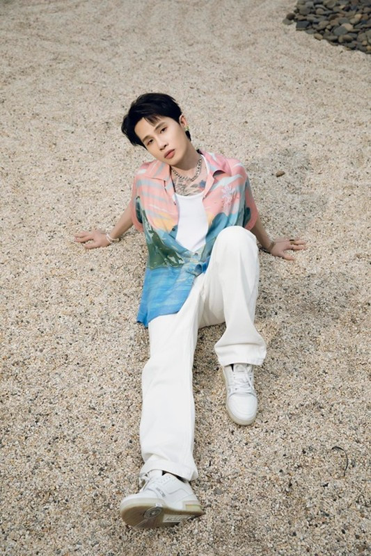 Tháng 8/2021, Jack bị 2 tình cũ T.V và Thiên An tố lăng nhăng. Thiên An khẳng định trong thời gian cô mang bầu con chung, Jack vẫn qua lại với 2-3 cô gái khác. Thiên An chỉ phát hiện sự thật sau khi các tình cũ của Jack liên lạc với cô. Giữa ồn ào, Jack viết tâm thư khẳng định luôn có trách nhiệm với Thiên An và con. Tuy nhiên, anh chưa có một lời xin lỗi dành riêng cho tình cũ và con. Ảnh: Fanpage.