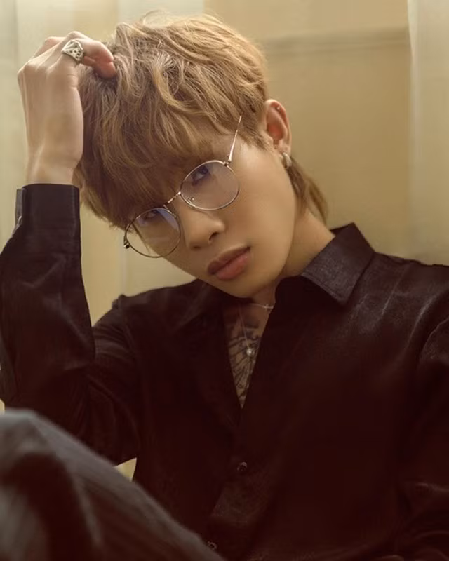 Cuối năm 2019, fan của Jack nghi ngờ Jack bị công ty quản lý của K-ICM vắt kiệt sức. Sau đó, trong khi phía công ty của K-ICM khẳng định tin đồn chèn ép Jack là không đúng sự thật, Jack chỉ có những chia sẻ ngầm đáp trả công ty. Sau ồn ào, Jack và K-ICM “chia tay”. Ảnh: FBNV.