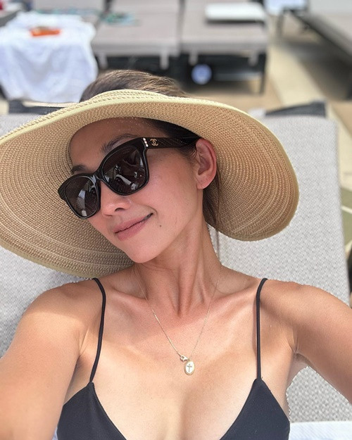 Kim Hiền vẫn giữ được nét đẹp trẻ trung như thời con gái ở tuổi 42.