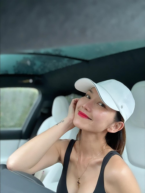 Vóc dáng của nữ diễn viên sinh năm 1982 ngày càng gợi cảm.