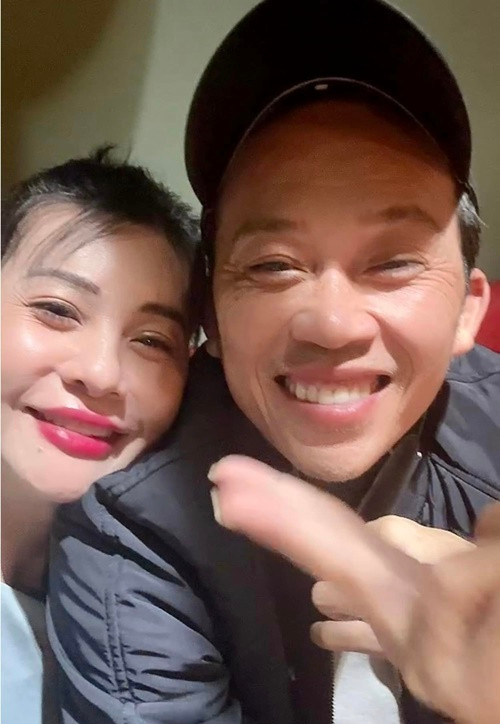 Sang Mỹ, Cát Phượng hội ngộ Hoài Linh, Vân Sơn. Ảnh: FBNV.