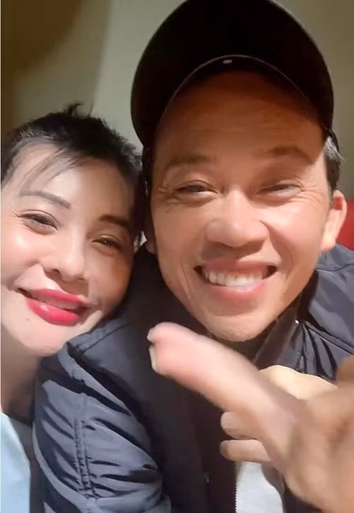 Sang Mỹ, Cát Phượng hội ngộ Hoài Linh, Vân Sơn. Ảnh: FBNV.