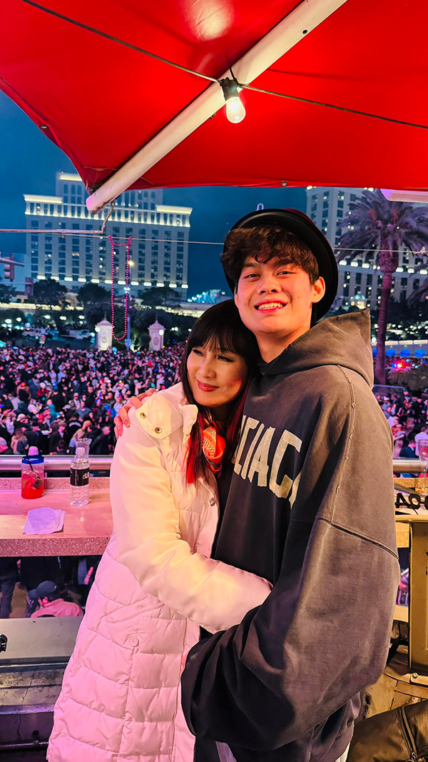 Khi nói về cuộc hôn nhân này, Hiền Mai khẳng định là mình sung sướng không chỉ về vật chất mà cả tinh thần khi thích làm gì thì làm, thích đi đâu thì đi, thích gặp ai thì gặp. Dù vợ chồng khắc khẩu nhưng có thể gắn bó với nhau hơn 20 năm, Hiền Mai bảo là do cả hai biết nhường nhịn và tôn trọng nhau. Bên cạnh đó, họ có một đứa con quá tuyệt vời. Được biết, con trai Hiền Mai sinh năm 2004, cao 1m81, thừa hưởng năng khiếu nghệ thuật từ mẹ khi chơi piano rất hay. Từ thời học phổ thông, con trai Hiền Mai đã là thành viên ban nhạc ở trường.Ngoài ra, cậu rất giỏi bơi lội, bóng đá, golf, cờ vua, bóng rổ, võ thuật khi sở hữu khoảng 60 huy chương, cúp vàng về các bộ môn này. Hiện tại, con trai Hiền Mai đang học trường Đại học Nam California tại Mỹ.