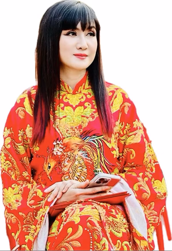 Đang thăng hoa trong sự nghiệp từ người mẫu tới diễn viên thì Hiền Mai gặp tai nạn thảm khốc khi đi quay phim "Ráng chiều". Xe bị lật ngược ở một khúc cua. Phần đầu xe cắm xuống lại ngay phía Hiền Mai ngồi, cả đầu xe nát bét, miếng kính găm đầy mặt và đầu người đẹp.