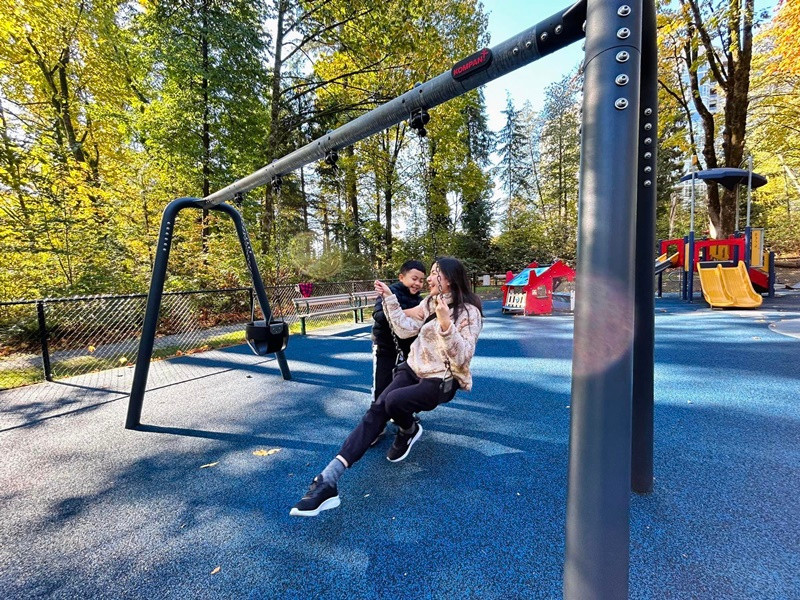 Ái Châu cũng có nhiều khoảnh khắc bình yên bên con ở trời Tây.