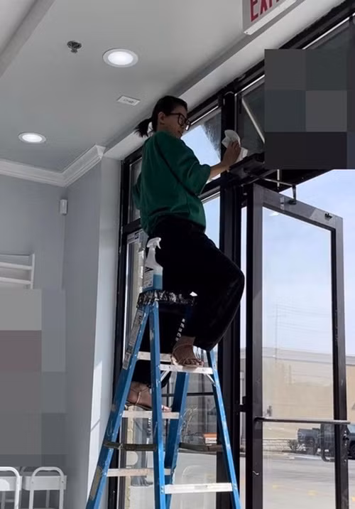 Gần đây, Trang Trần chia sẻ, cô mất việc làm lao công do bị đồng hương chơi xấu.