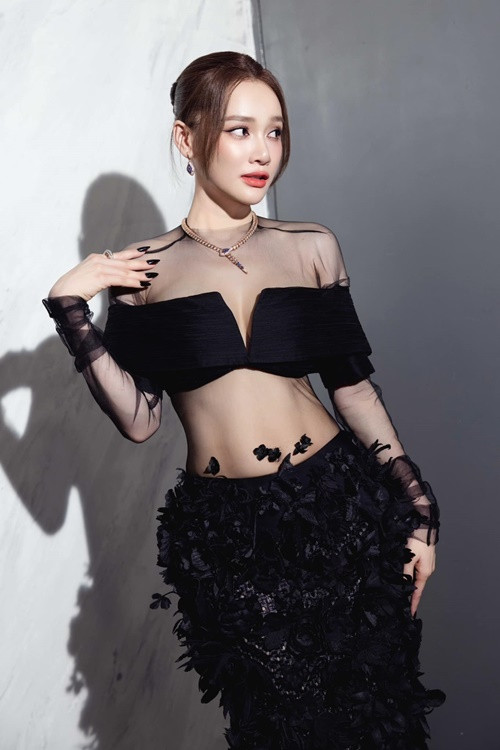 Nữ diễn viên làm mới bản thân bằng nhiều phong cách. Ảnh: FBNV.