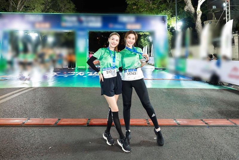 Vợ Trường Giang khoe vẻ khỏe khoắn trên đường chạy. Ảnh: FBNV.