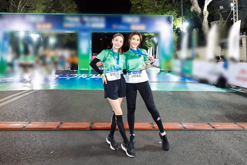 Vợ Trường Giang khoe vẻ khỏe khoắn trên đường chạy. Ảnh: FBNV.