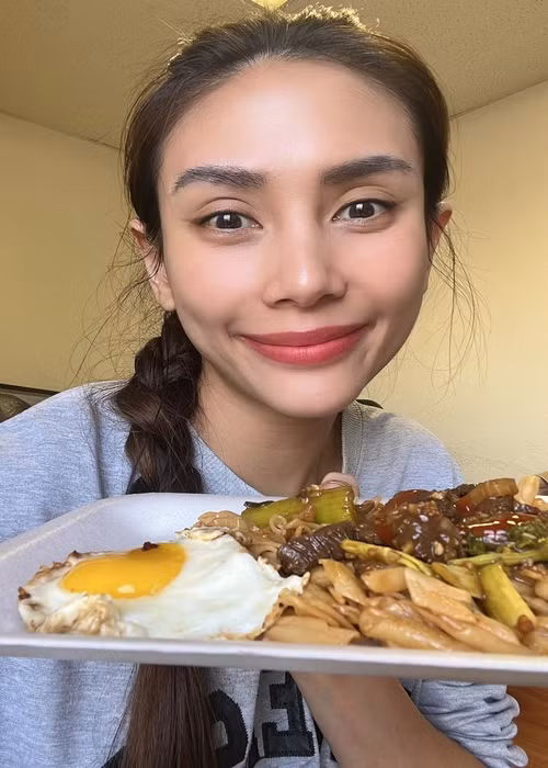 Cuộc sống của siêu mẫu Võ Hoàng Yến sau khi kết hôn ở Mỹ đầy bình yên.