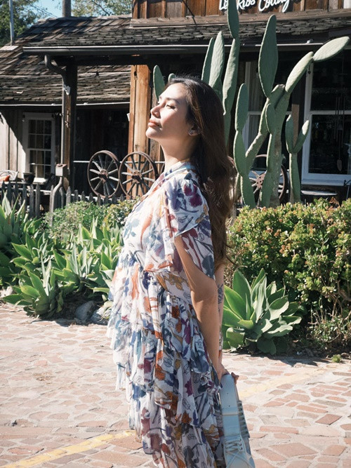 Chân dài chia sẻ trên Dân Trí, cô bị ốm nghén.