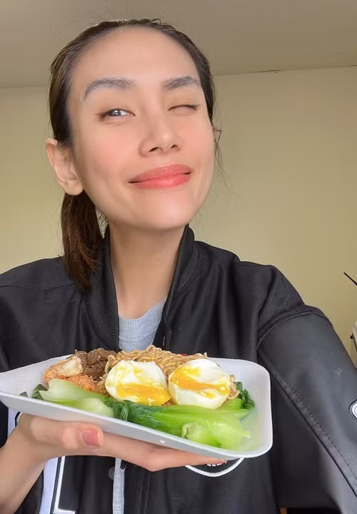 Trên trang cá nhân, Võ Hoàng Yến thường xuyên khoe thành quả nấu nướng.