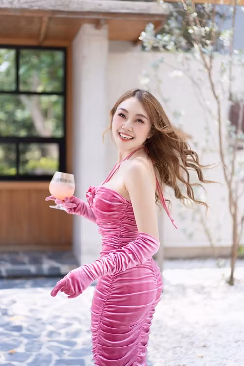 Trang Instagram cá nhân của Wanatchaporn thu hút 248.000 fan.