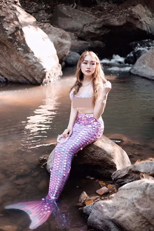 Trước đó, bộ ảnh Wanatchaporn hóa thân thành nàng tiên cá cũng gây chú ý.