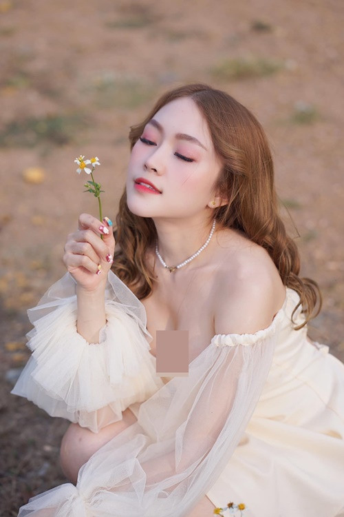 Facebook của cô nàng có 104.000 người hâm mộ.