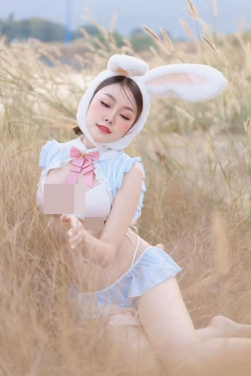 Mới đây, hình ảnh Wanatchaporn Boontawee diện đồ thiếu vải, hóa nàng thỏ giữa cánh đồng nhận được sự chú ý của cộng đồng mạng.