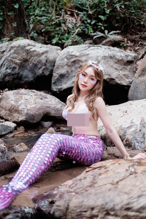 Hot girl người Thái Lan mặc áo ngực hình vỏ sò, chân váy đuôi cá.