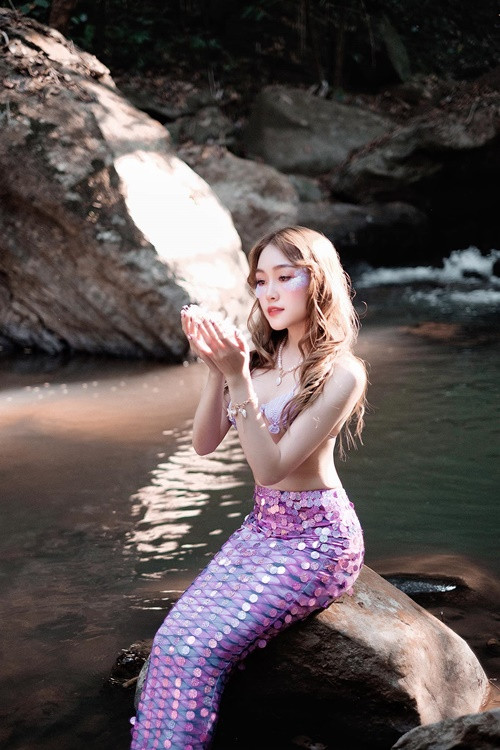 Fan không khỏi trầm trồ trước nhan sắc gợi cảm của cô nàng.