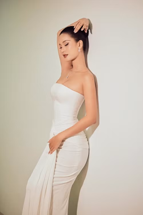 Cô không đắt show giống như nhiều mỹ nhân Việt có danh hiệu khác.