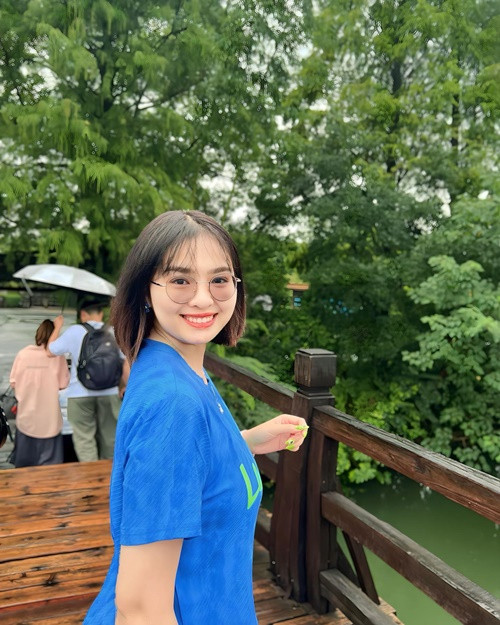 Đến nay, sau khi giảm về mức 58 kg, Thiện Nhân mới trở lại sân khấu. Theo Dân Trí, gần đây, cô đi hát đều đặn, nhất là các show diễn ở chùa. Ảnh: Instagram.