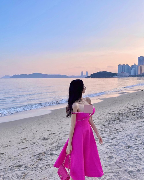 Hình thể của hot girl không có chút mỡ thừa nào.