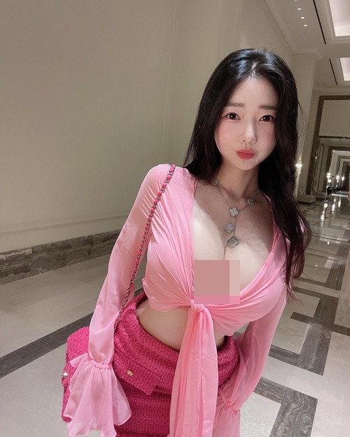 Mỗi hình ảnh của Soohyun thu hút hàng chục nghìn lượt thích trên Instagram.