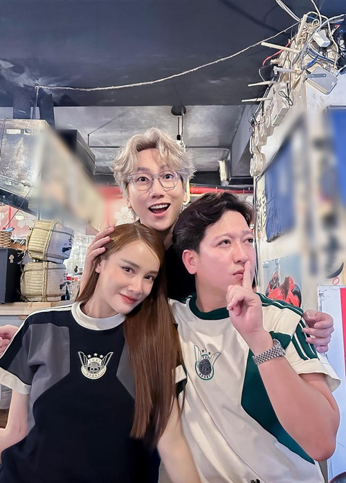 Tháng 2 vừa qua, trong một livestream, Trường Giang nhắc đến chuyện tình cảm của Phát La: “Phát bây giờ đang trong thời điểm làm thinh. Một con tim tan vỡ, một người đang hạnh phúc, một người đang rất đau". Nhiều người cho rằng Trường Giang đang ám chỉ Phát La vừa chia tay. Ảnh: FBNV.