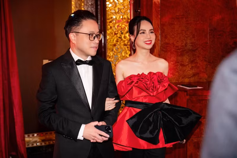 Nữ diễn viên khoe được chồng khen vẫn còn trẻ, đóng vai tuổi đôi mươi cũng được.