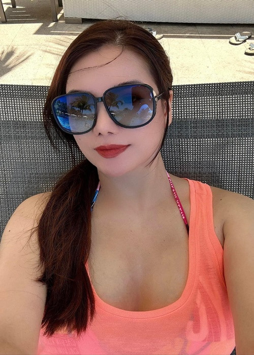 Trong khi Anh Dũng không có bất kì động thái mới nào, Trương Ngọc Ánh liên tục cập nhật cuộc sống đời thường. Mới nhất, nữ diễn viên đăng tải hình ảnh gợi cảm trong một chuyến đi biển và bày tỏ: "Nhớ biển".