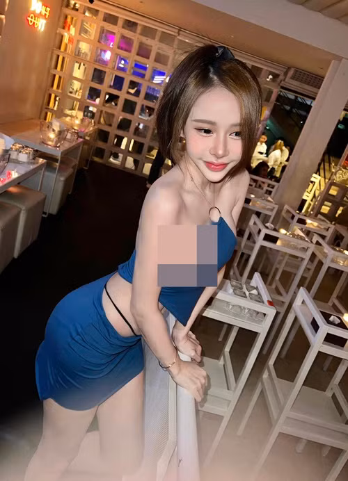Dù mặc gì, hot girl này cũng cực kỳ thu hút.
